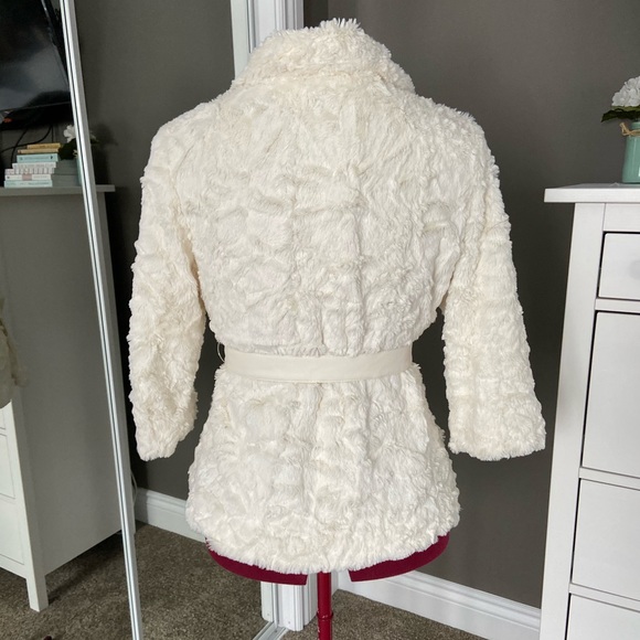 🌱2/$30 Faux Fur Jacket with 3/4 Sleeves - Picture 3 of 6